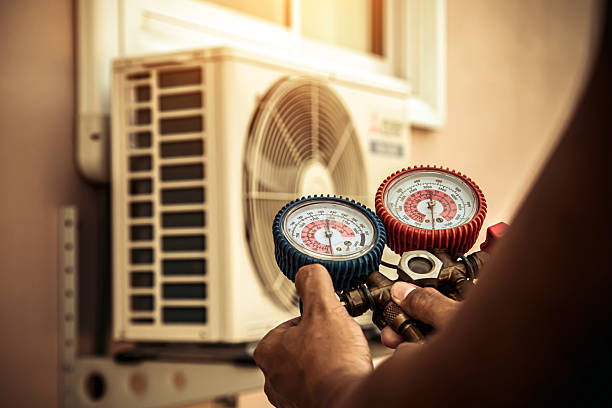 Professional Hvac technician working in Salinas, CA